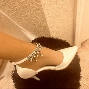 Heels “7/8 White with neck accent